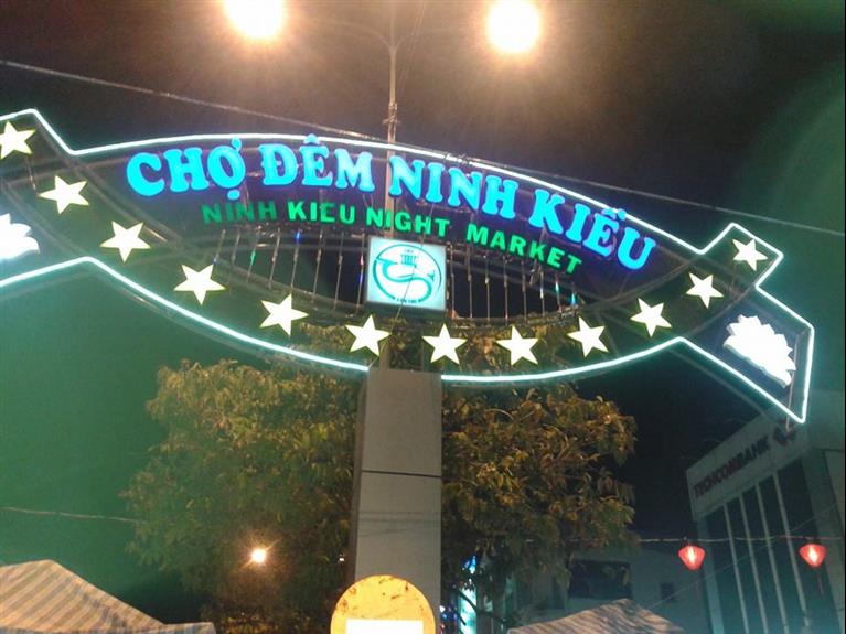 Ninh Kieu Night Market