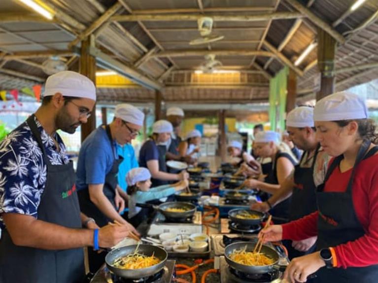 CAM THANH BASKET BOAT TOUR & COOKING CLASS