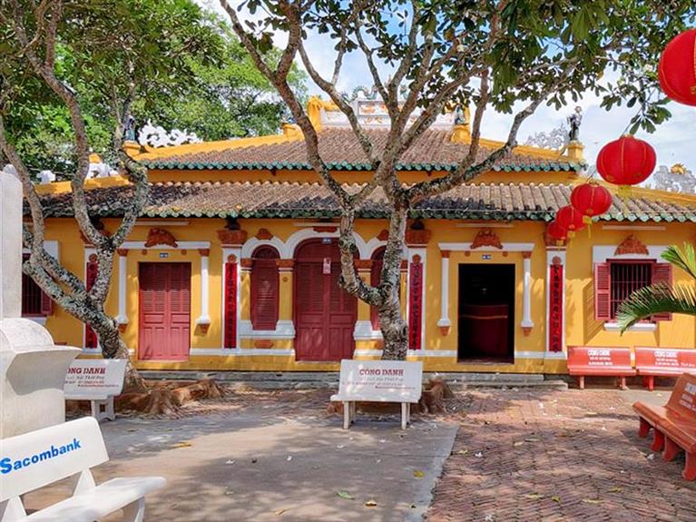 BINH THUY TEMPLE