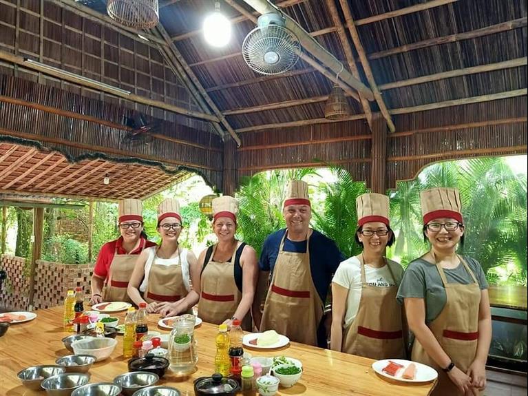 CAM THANH COOKING CLASS & DA NANG CITY SITES FULL DAY TOUR 