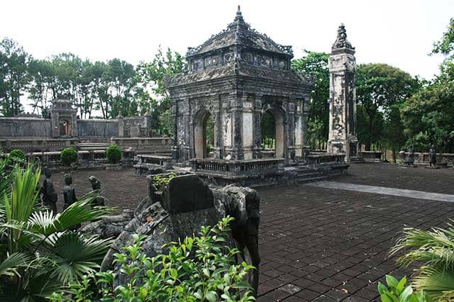 dong khanh tomb