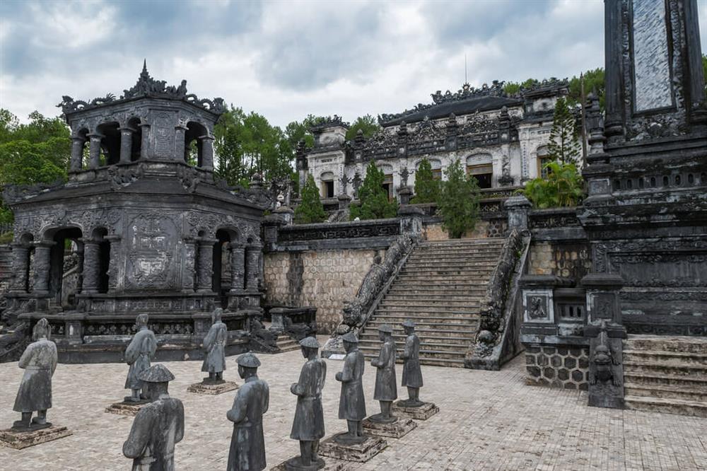 toms of khai dinh